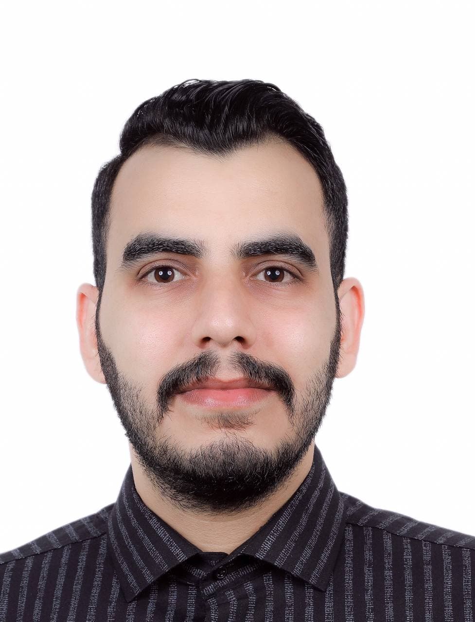 التدريسي مسؤول عن تقديم التعليم الجامعي والمساهمة في البحث العلمي والإشراف على الطلاب، بما يدعم جودة العملية الأكاديمية وتطوير المعرفة.