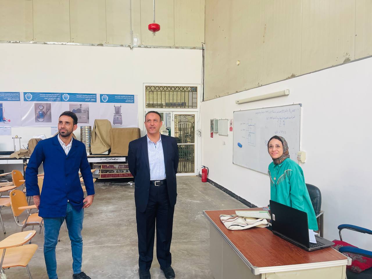 عميد كلية الهندسة والتقنيات الهندسية يتفقد المختبرات والورش الهندسية