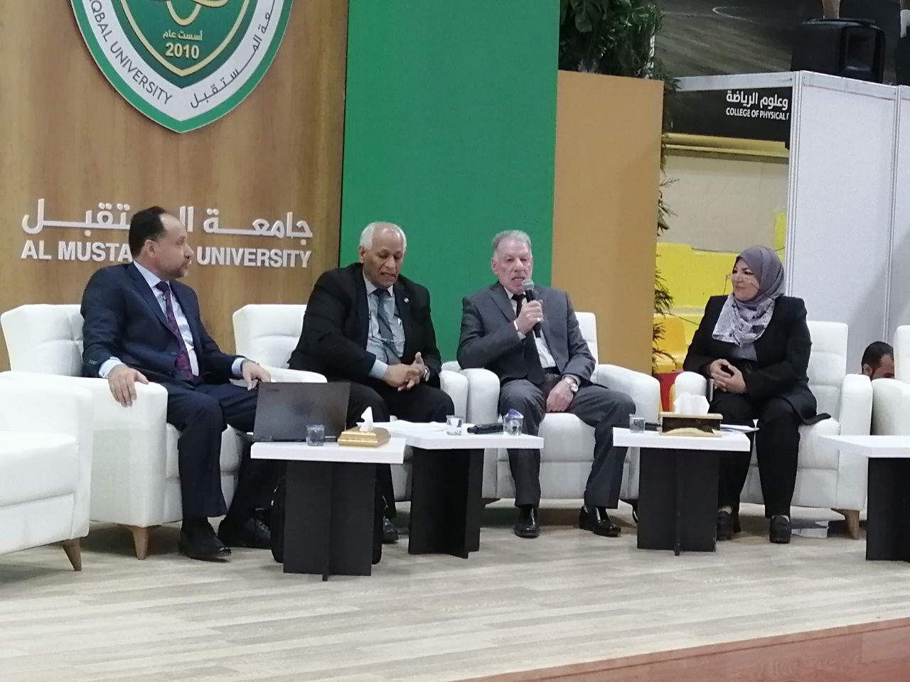 فعاليات اليوم الثالث/ المعاون الاداري للكلية مقرراً للجلسة في ورشة عن محور الحد من الفقر