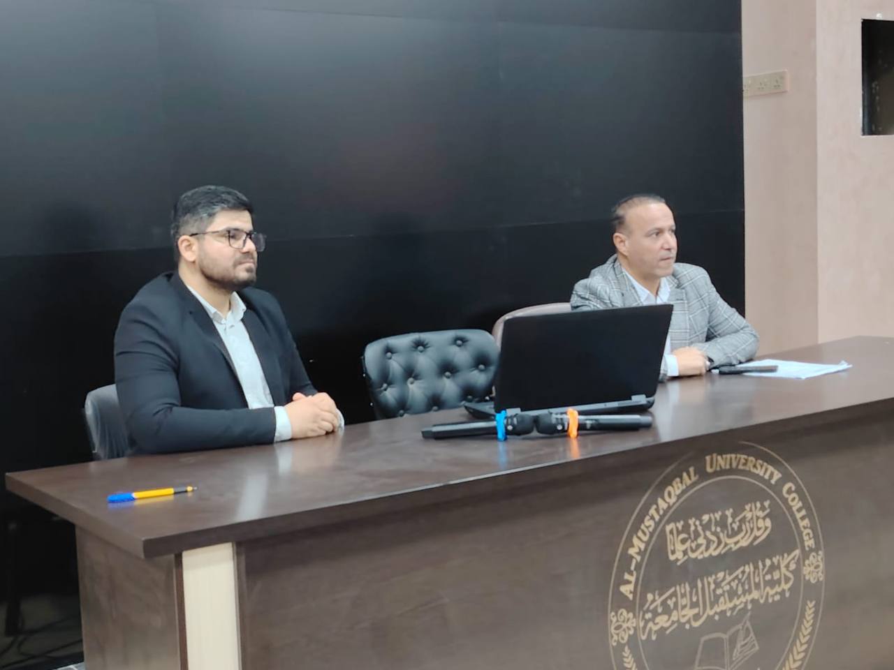 عميد كلية الهندسة والتقنيات الهندسية يلتقي بالوحدات العلمية ومسوالي الشؤون العلمية في الأقسام العلمية 