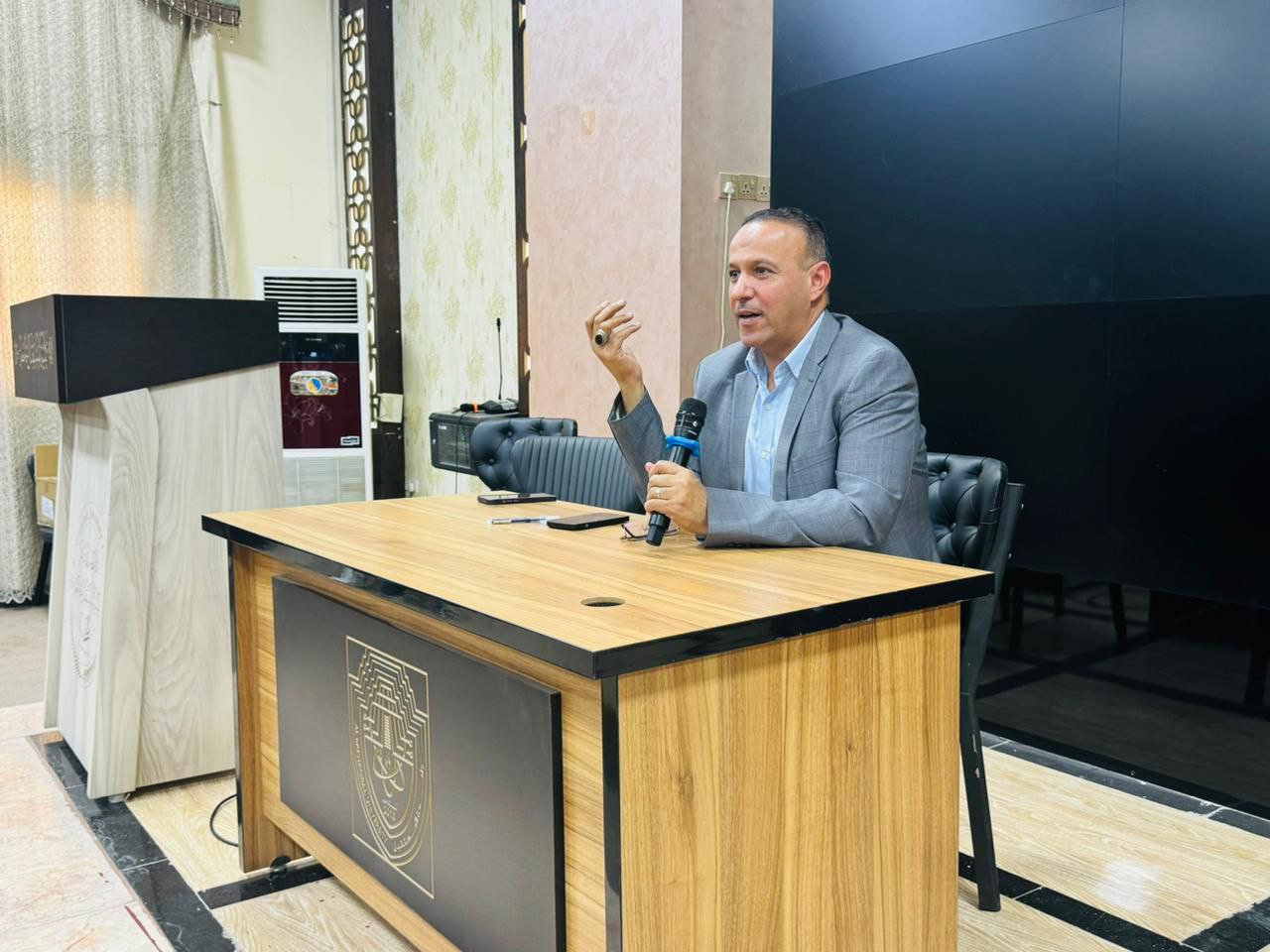 اجتماع تنسيقي لعميد كلية الهندسة والتقنيات الهندسية مع مسؤولي وحدات الجودة لمناقشة تعزيز الأداء والجودة الأكاديمية..