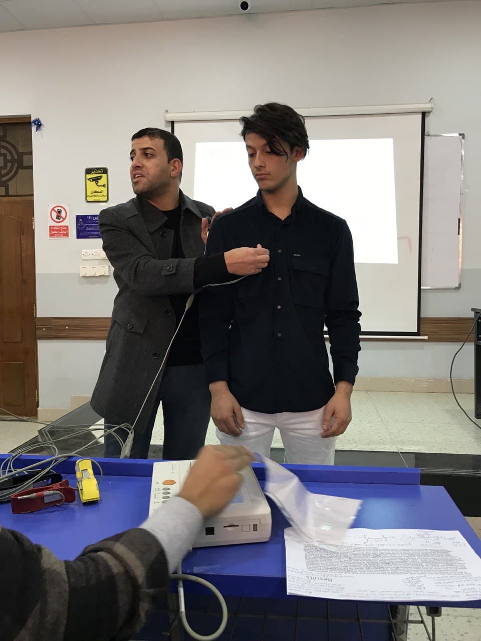 حلقة نقاشية عن كيفية اجراء تخطيط القلب