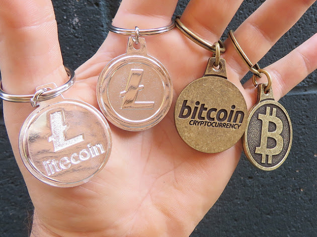 العلاقة بين Blockchain و Bitcoin 