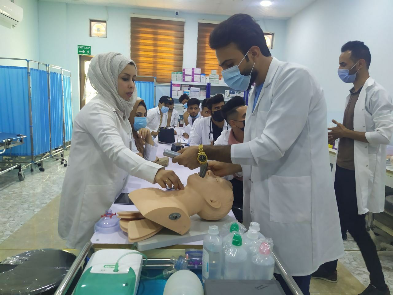 أقام قسم التخدير ورش حضورية للطلبة في مختبر التخدير للمرحلتين الثانية والثالثة اليوم ٢٠٢١/٥/٣١إ