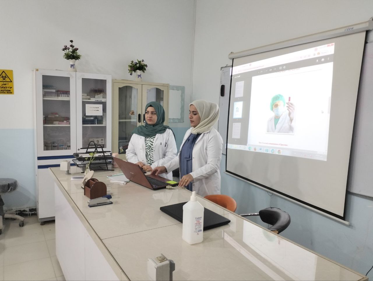 قسم تقنيات المختبرات الطبية في كلية المستقبل الجامعة يقيم  ورشة تدريبية بعنوان كيفية تجنب تلوث العينات في المختبر
