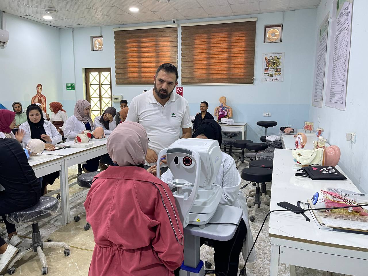 ورشه علمية تعلمية بعنوان (فحص بعض طلبه البصريات بجهاز الاوتو رفركتف)