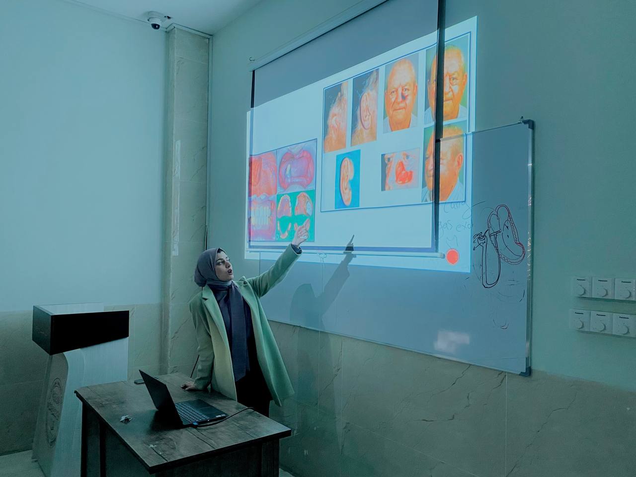 ندوة علمية بعنوان ( تعويض الوجة والفكين)