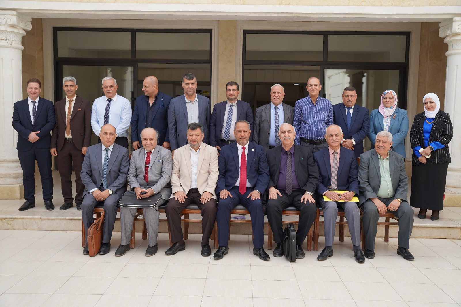 مشاركة تدريسي من كلية طب الاسنان في مناقشة منهاج الامتحان الشامل  لطلبة الدكتوراه