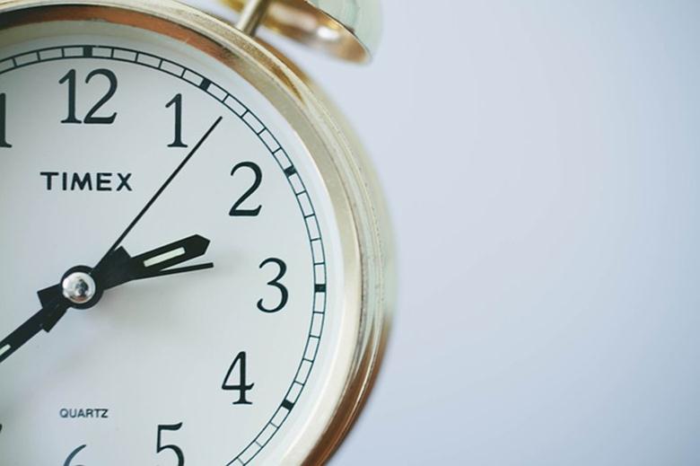 مقاله علمية للدكتور عصام عبد العزيز بعنوان كيف تقرأ كتاباً علمياً ضخماً في ساعات 