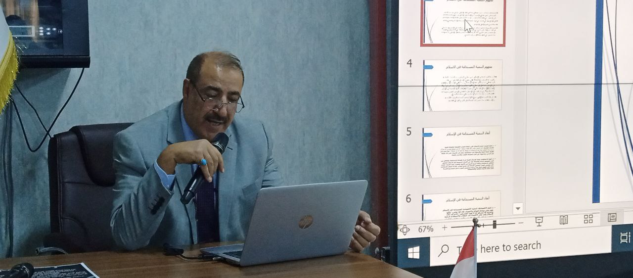 تدريسي في القسم يحاضر في ورشة علمية 