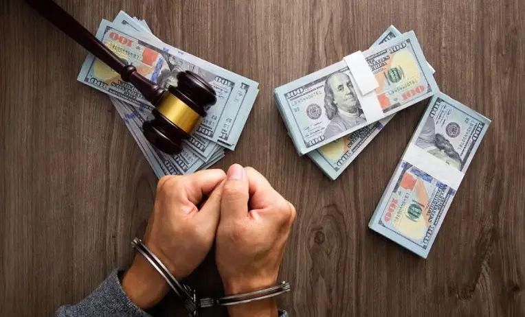  مقالة عليمة بعنولن : اثر غسيل الأموال على المجتمع 