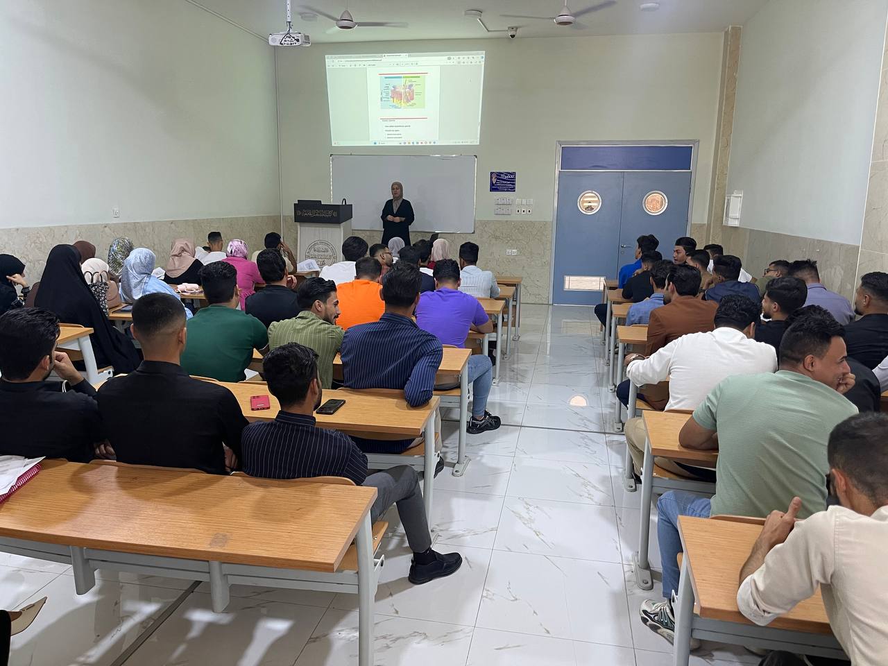 ورشة علمية ل(م.م. أمنية عدنان عباس ) بعنوان "" الاحياء المجهرية وعلاقتها بجلد الانسان ""