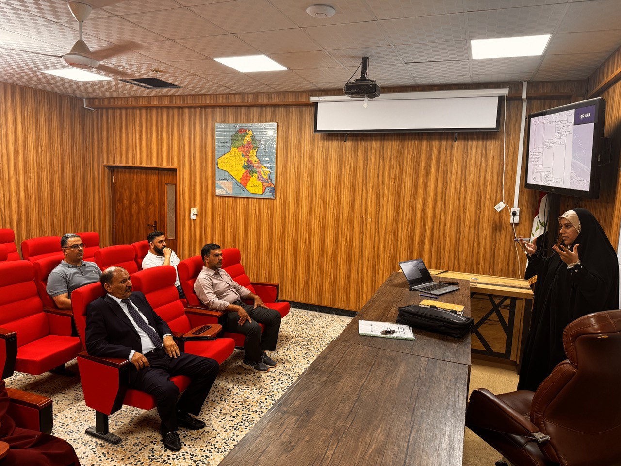 إشراف الدكتور مهدي عبادي على مناقشة تفصيلية لطالبة الدكتوراه بجامعة بابل  