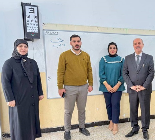 البصريات حملة فحص ميدانية لطلاب المدارس الاولية ( مدرسة الحديبية الابتدائية للبنين ) 