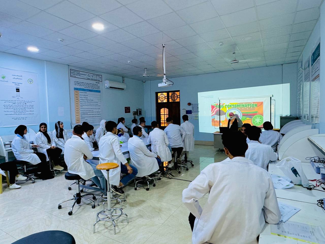 ورشة عمل للطلبة المرحلة الثانية بعنوان التلوث الغذائي