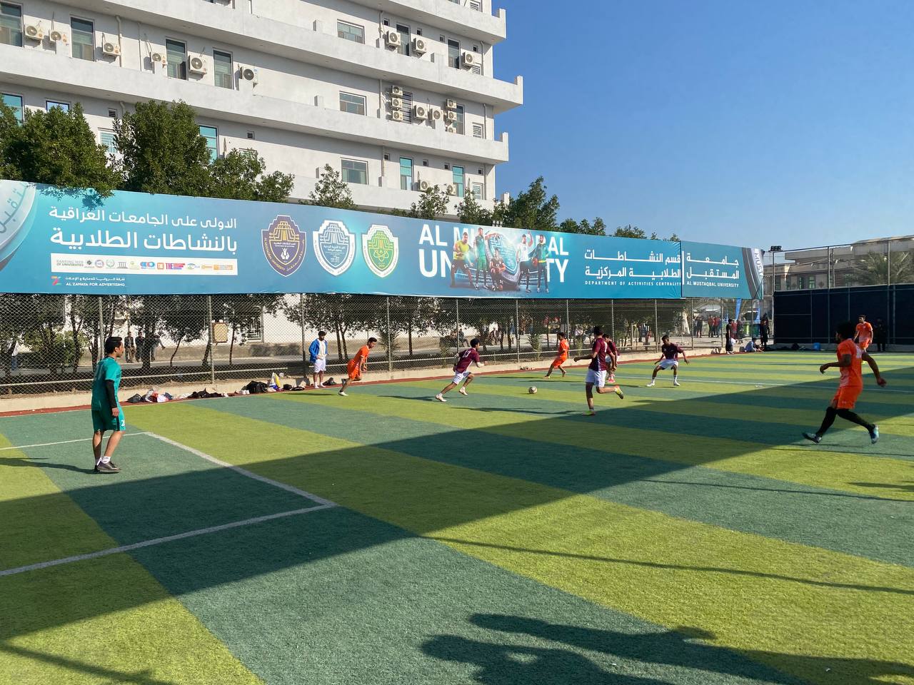إقام سفراء الاستدامة في كلية العلوم قسم الانظمة الطبية الذكية مباراة ودية مليئة بالحماس مع قسم الفيزياء الطبية بتاريخ (4/12/2024) 