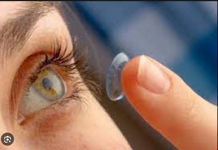 A scientific article by the Head of the Department, Assistant Professor Dr. Yassin Hassan Kazem, entitled (Harms of using contact lenses)