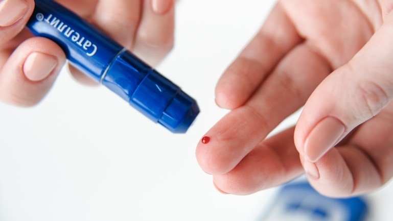 A scientific article by Optical Technologist/Hassan Abdul Hadi Al-Jabri entitled (Smart contact lenses to measure glucose levels for diabetics)
