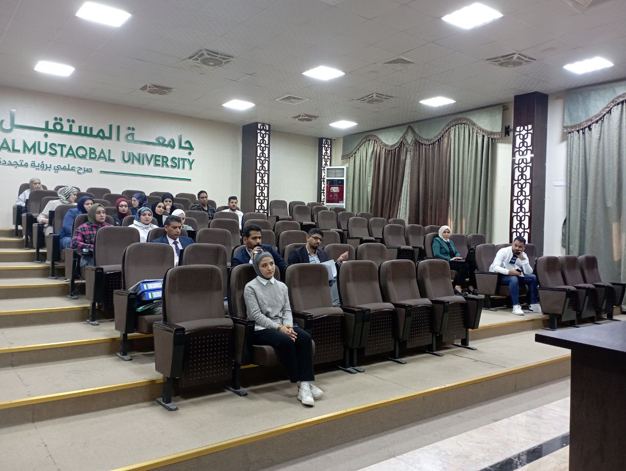 حضور مسؤول الجودة في قسم المحاسبة في ورشة علمية