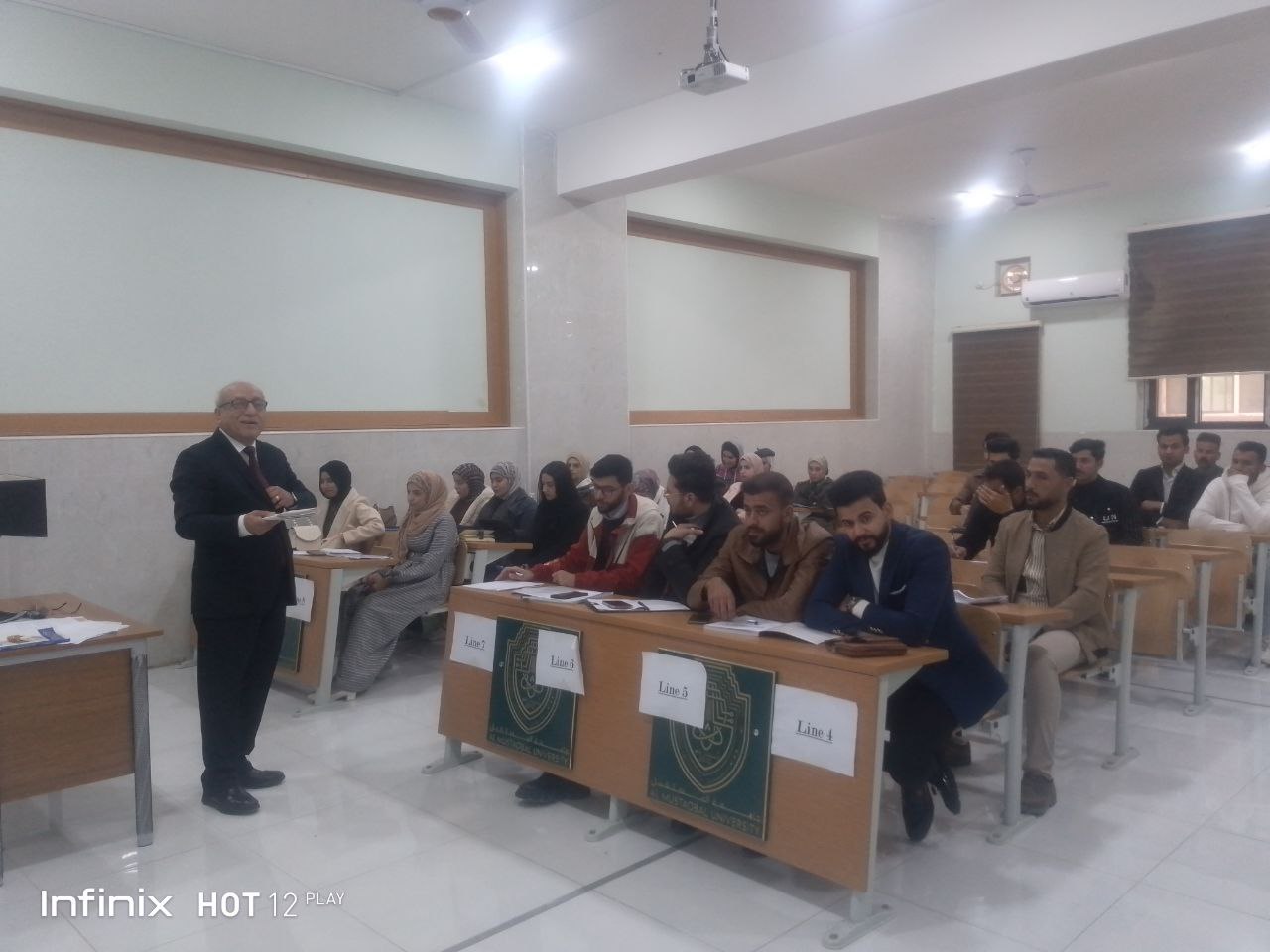 جانب من أستمرار الدوام الحضوري لطلبة قسم أدارة الاعمال 