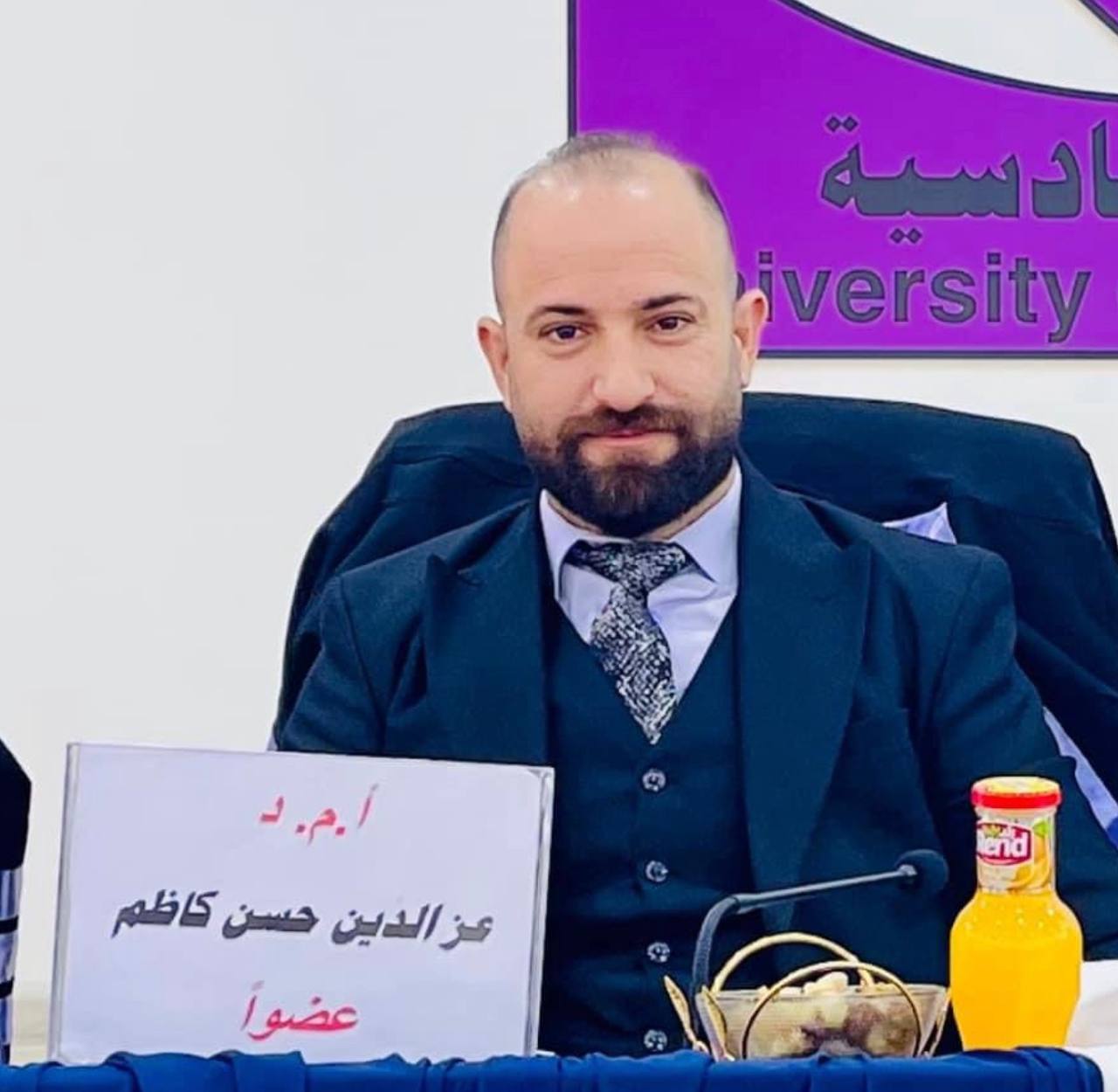 تدريسي يتراس اللجنة المالية في مؤتمر علمي