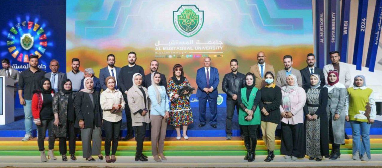  السيد رئيس جامعة المستقبل يكرم كادر كلية طب الأسنان