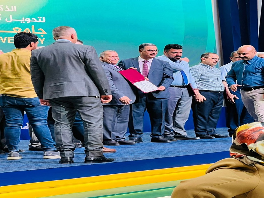 تم منح السيد رئيس قسم الانظمة الطبية الذكية ا.م.د مهدي عبادي مانع  شهادة شكر وتقدير بمناسبة اليوم السنوي الاول لتحويل كلية المستقبل الجامعة الى جامعة المستقبل 