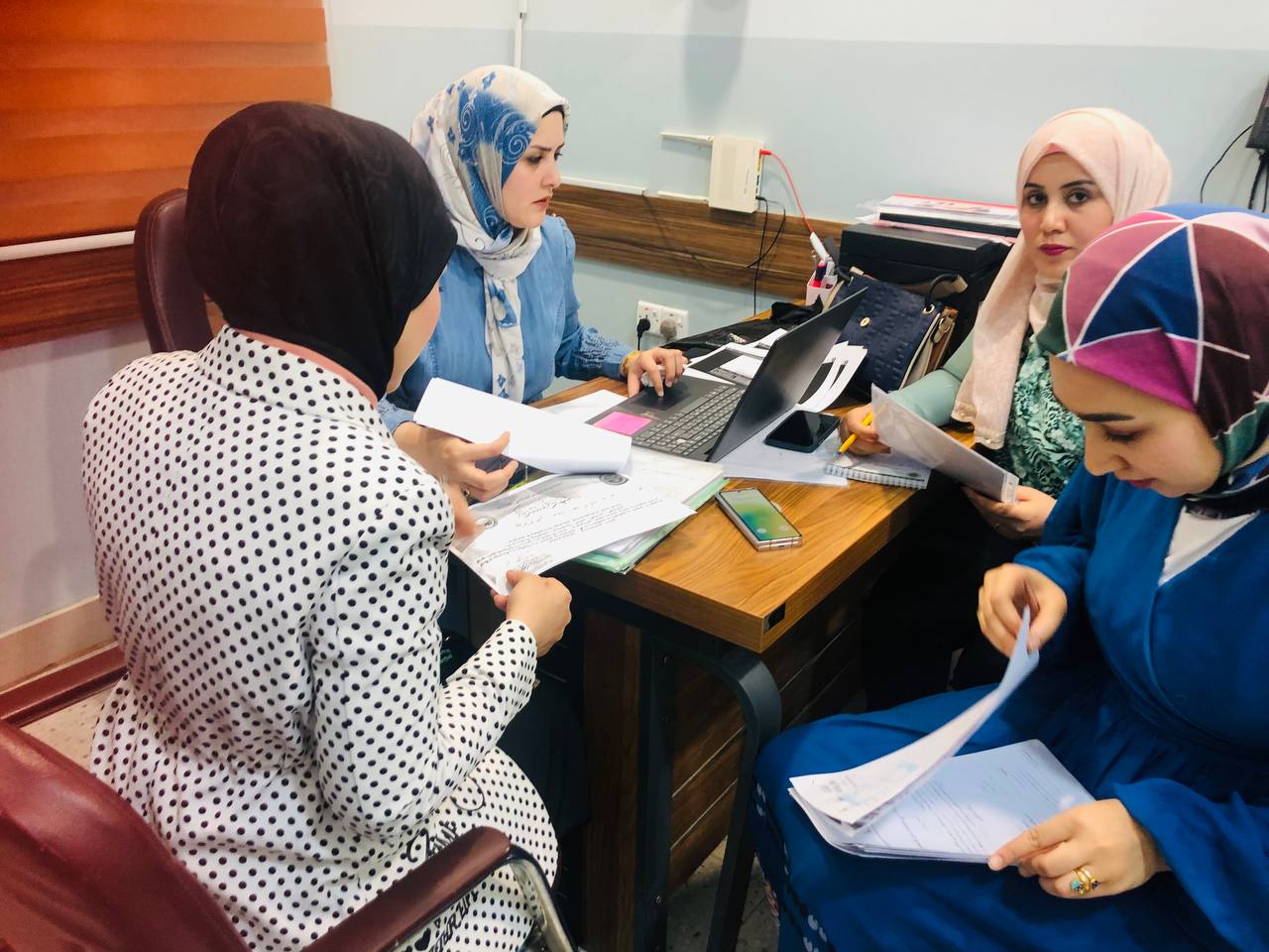مسؤولة وحدة ضمان الجودة تشارك لجنة تدقيق تقييم اداء التدريسي للعام 2022-2023