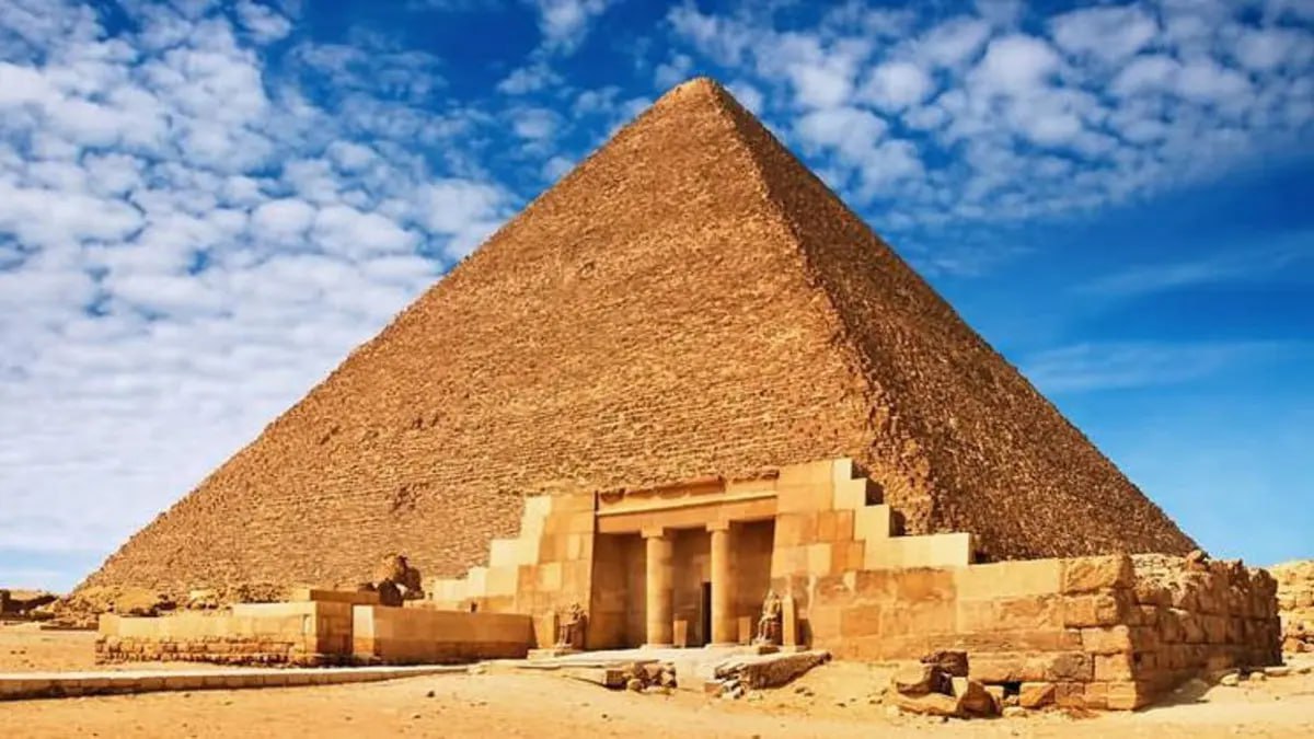 مقال علمي بعنوان ( فلسفة الشكل الهرمي في حضارة مصر القديمه ) للتدريسي أ.م.د علي عطية السعدي