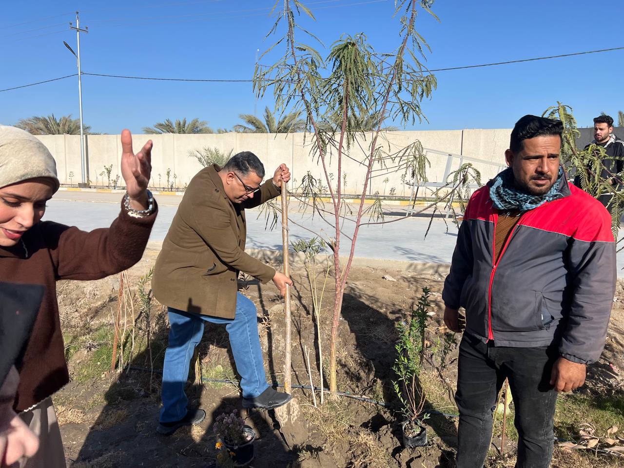 نظم سفراء الاستدامة في كلية العلوم/ قسم الانظمة الطبية الذكية في جامعة المستقبل - مبادرة لتعزيز المدن المستدامة عبر حملة تشجير كبرى
