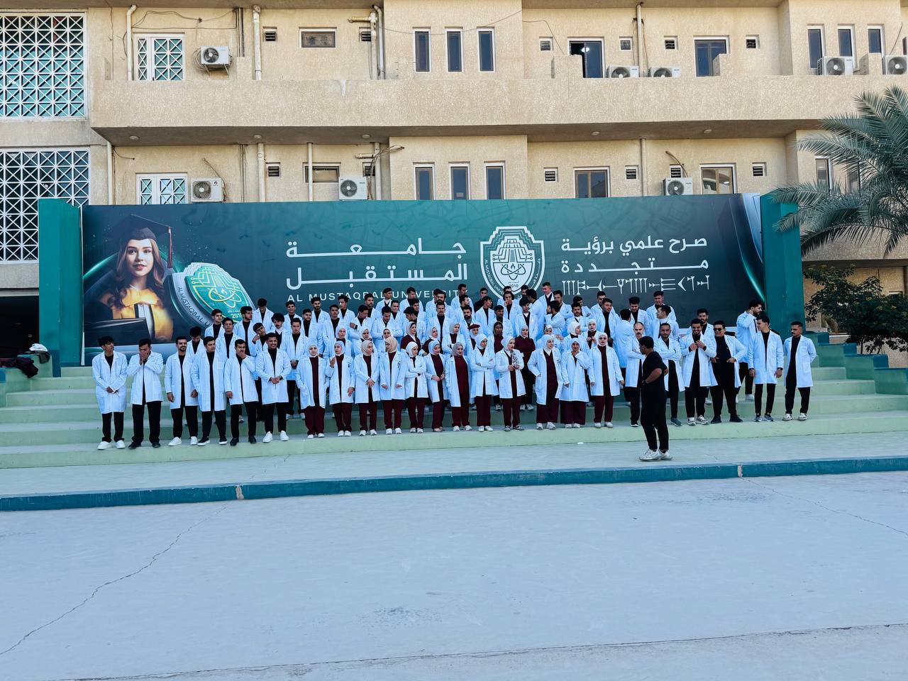 نظم سفراء الاستدامة في قسم الأدلة الجنائية جلسة تصوير جماعية لطلاب القسم.