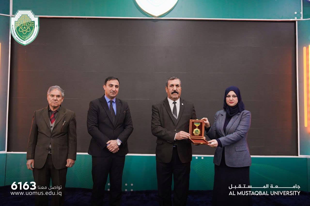 Honoring the Head of Central Activities at the College of Science, Dr. Aseel Hashem Radhi, and receiving the Creativity Shield.