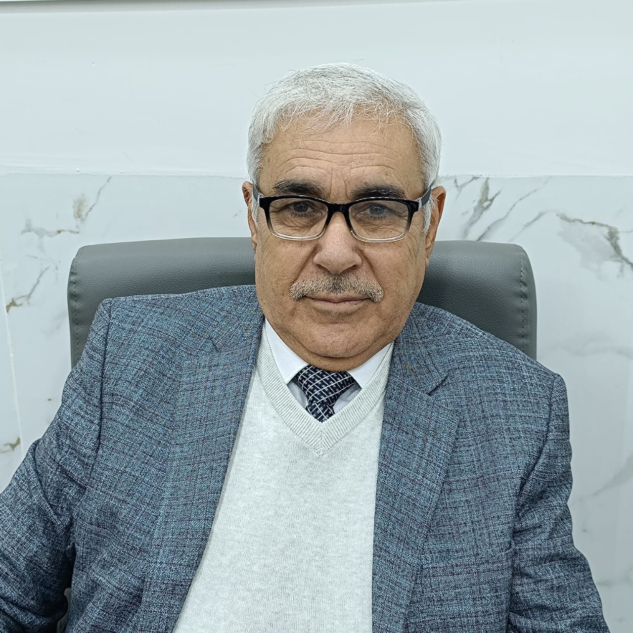 مقال علمي بعنوان "التدرج اللوني في التصميم الجرافيكي" للتدريسي الدكتور حمزة علاوي مسربت