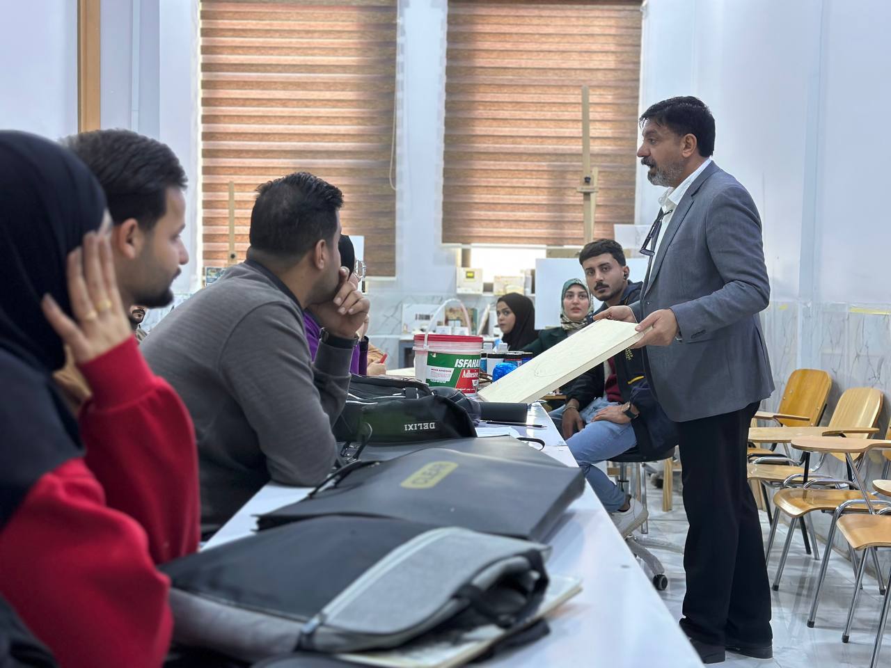 "ورشة حول الطفولة في قسم التصميم بكلية الفنون الجميلة"