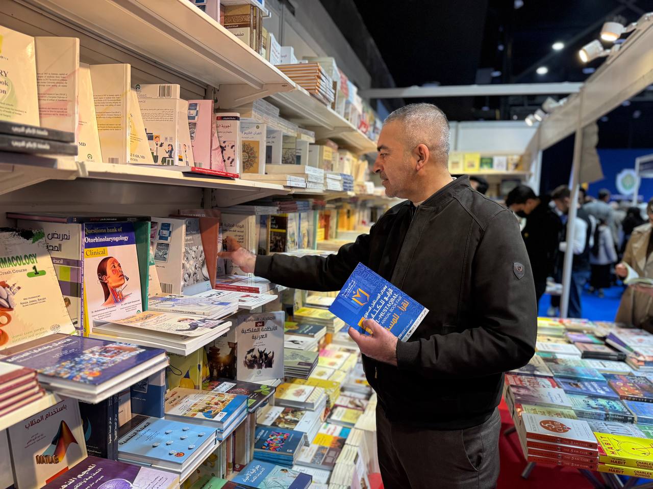 مشاركة رئيس قسم التقنيات الاحيائية الطبية في فعاليات معرض المستقبل الرابع للكتاب في رحاب الكلية..