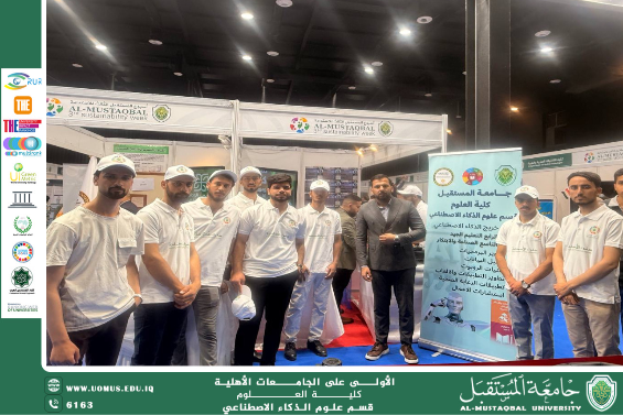 رئيس قسم الذكاء الاصطناعي يزور البوث الخاص بالقسم ويقدم توجيهاته النهائية