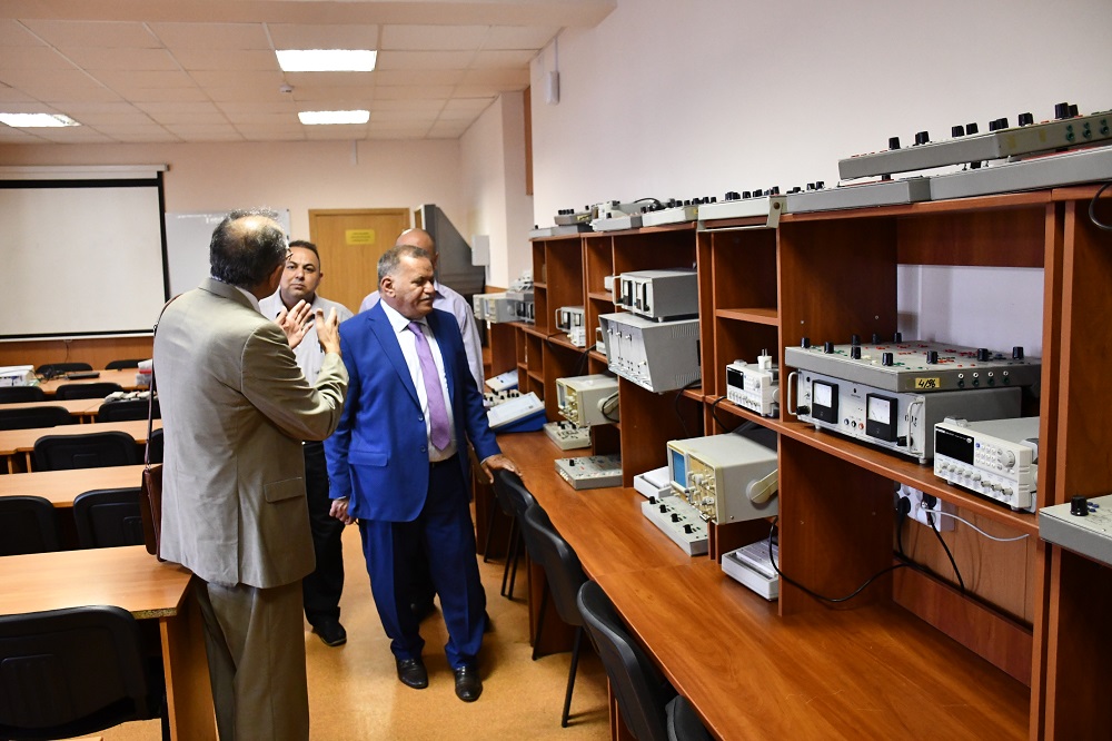جامعة سانت بطرسبورغ الحكومية لتقنية الإلكترونيات تنشر تقريرا عن زيارة السيد عميد كلية المستقبل الجامعة لها