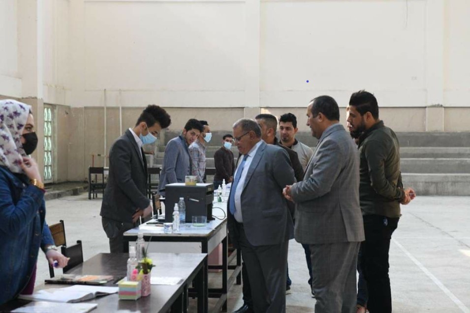 قسم التسجيل في كلية المستقبل الجامعه يستقبل الطلبه الراغبين في التسجيل على اقسام الكليه 