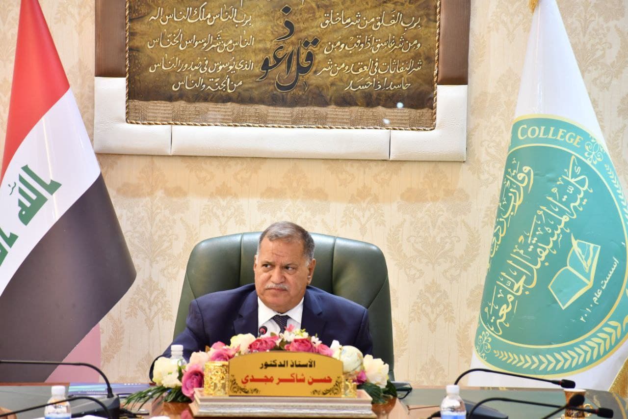 السيد عميد كلية المستقبل الجامعة يعقد اجتماعا مع لجنة تقييم أداء التدريسيين في الاقسام الطبية