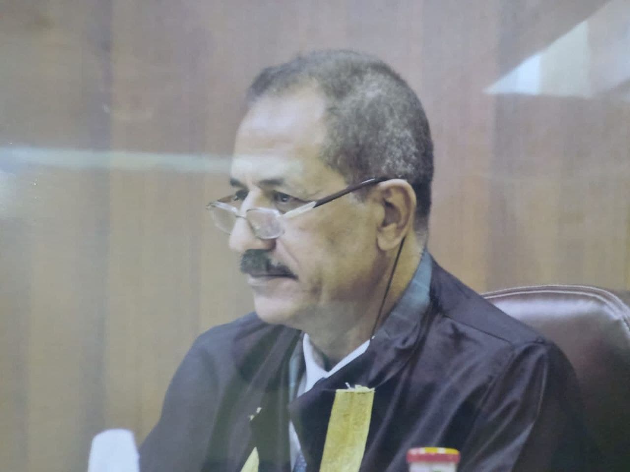 منح رئيس قسم الاعلام في كلية المستقبل الجامعة الوسام العراقي للتواصل الرقمي