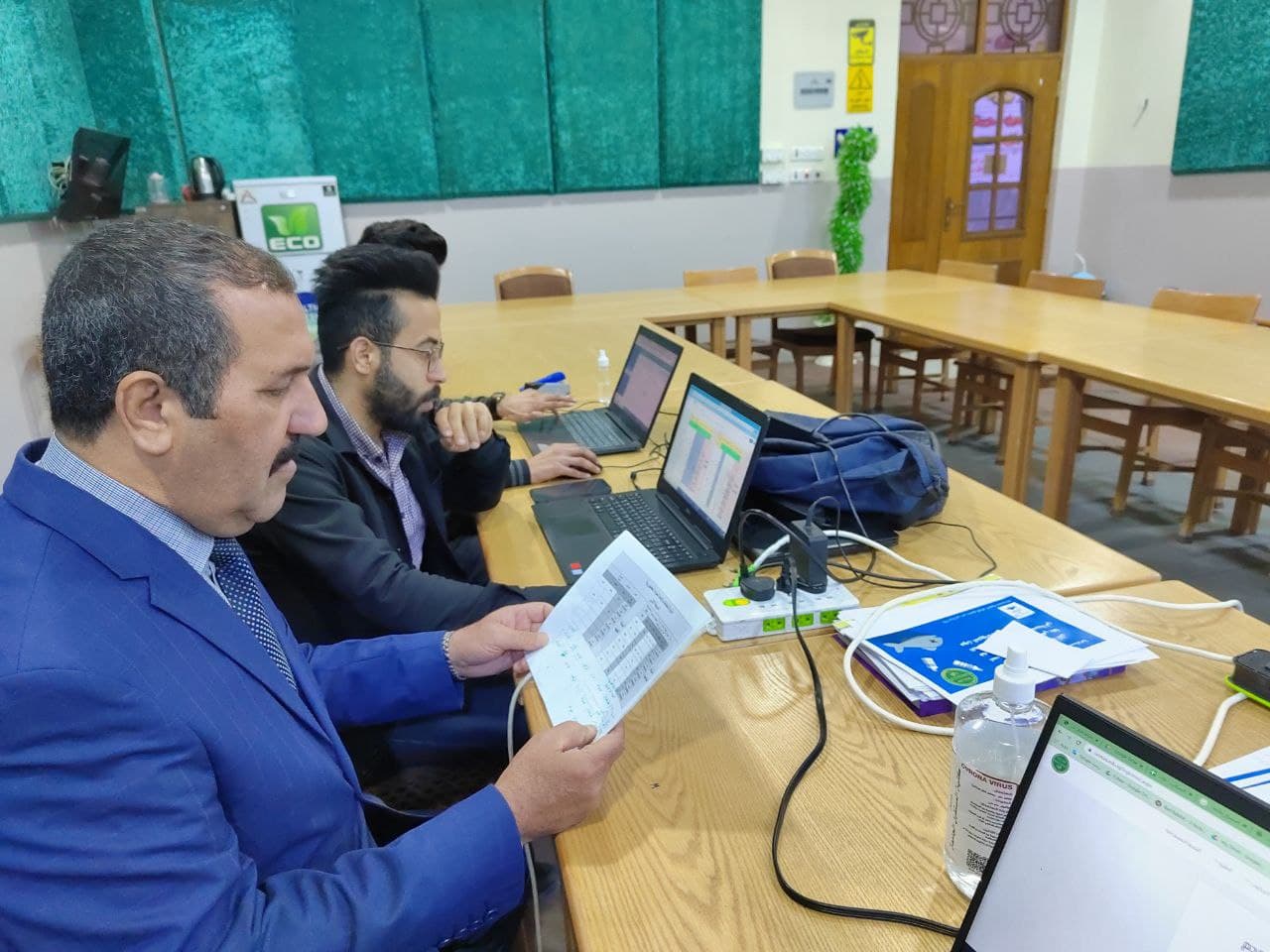 إستمرار الفريق الإلكتروني في اقسام كلية المستقبل الجامعة بتقديم المحاضرات التعليمية الالكترونية والحضورية
