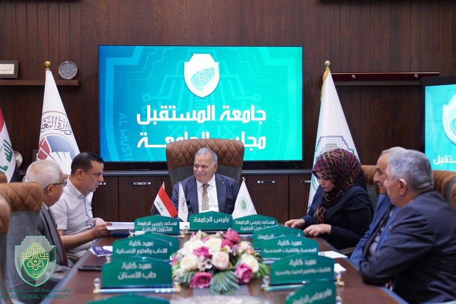 السيد رئيس جامعة المستقبل يجري جولة تفقدية في اروقة الكلية و يلتقي باللجان الامتحانية