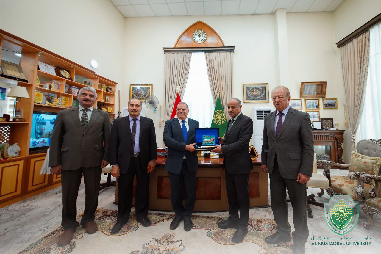 السيد رئيس جامعة المستقبل يوقع اتفاقية تعاون علمي مع السيد رئيس جامعة الكوفة
