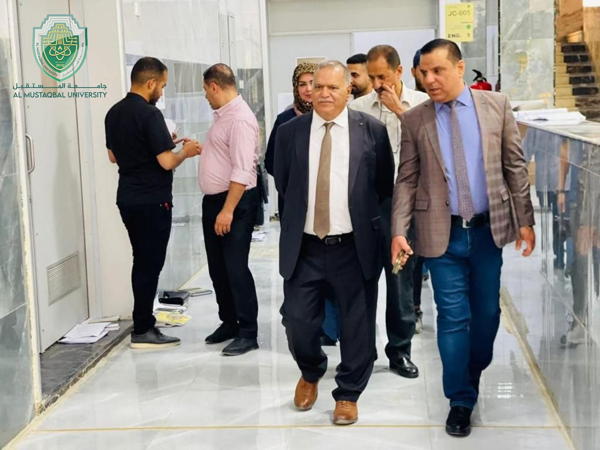 السيد رئيس جامعة المستقبل يتفقد سير إمتحانات الدراسات الأولية  في الكليات  الانسانية و القانون و العلوم الادارية ويؤكد ضرورة تهيئة المناخ الملائم للطلبة 